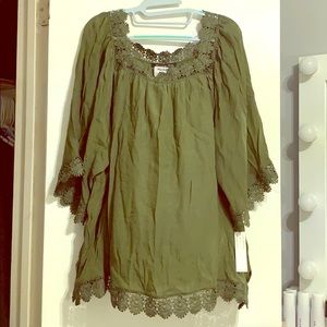 Zac & Rachel green top